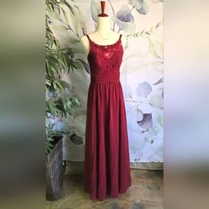 STAR BOX | Lace Up Formal Gown in Burgandy sz M